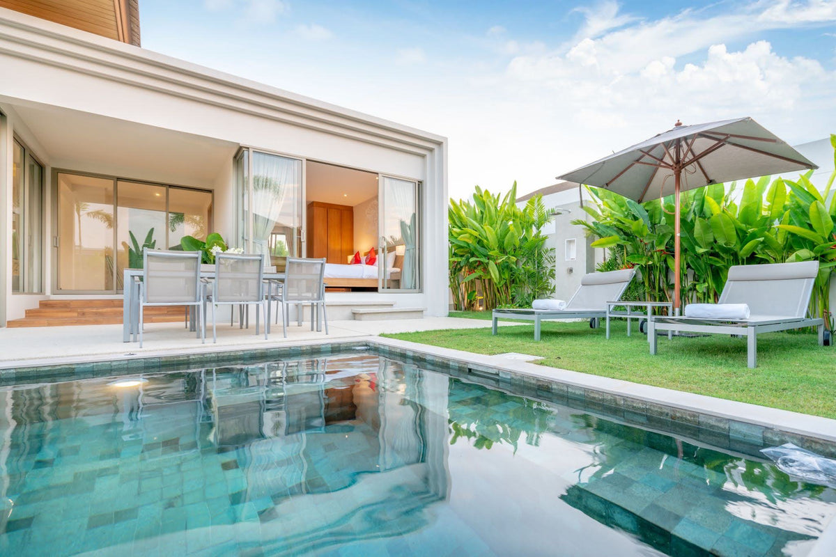 Sukabumi Select pool stone underwater