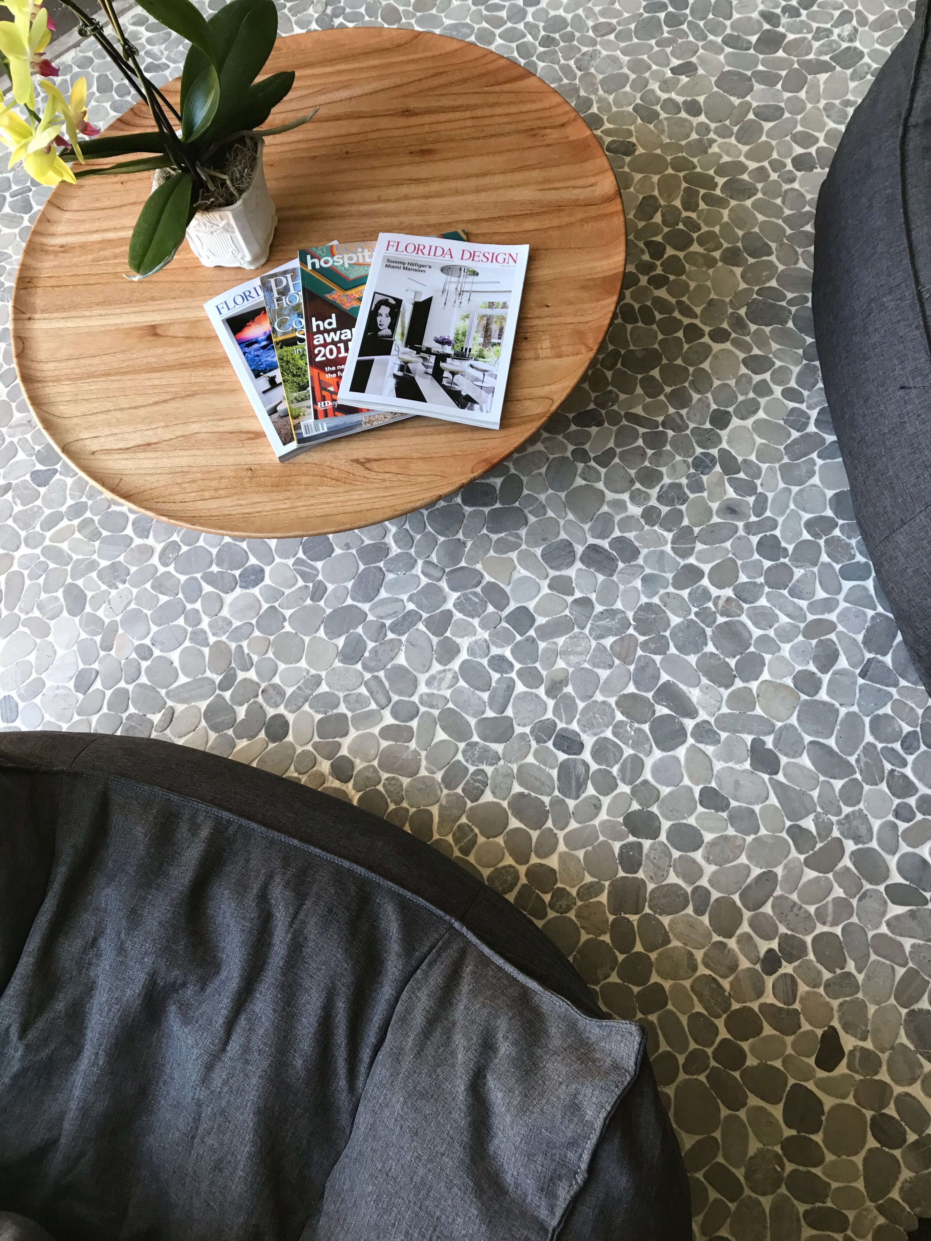 Level Pebble Malu Grey Honed