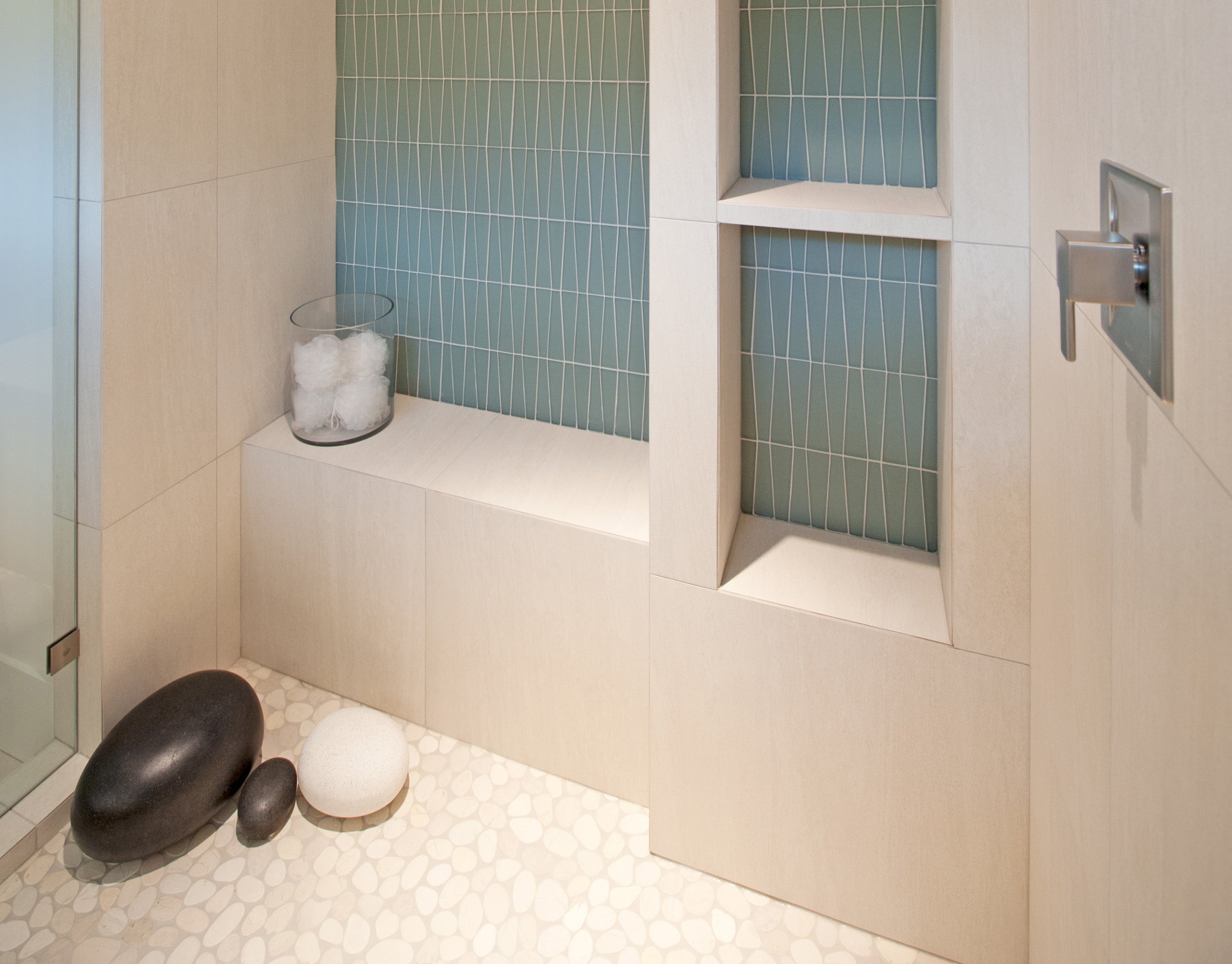 Level Pebble Antique Timor White Honed