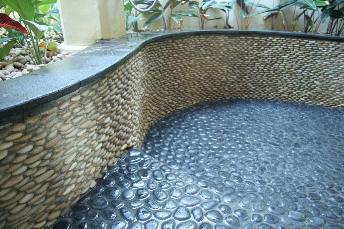 Stacked Pebble | French Tan outdoor wall